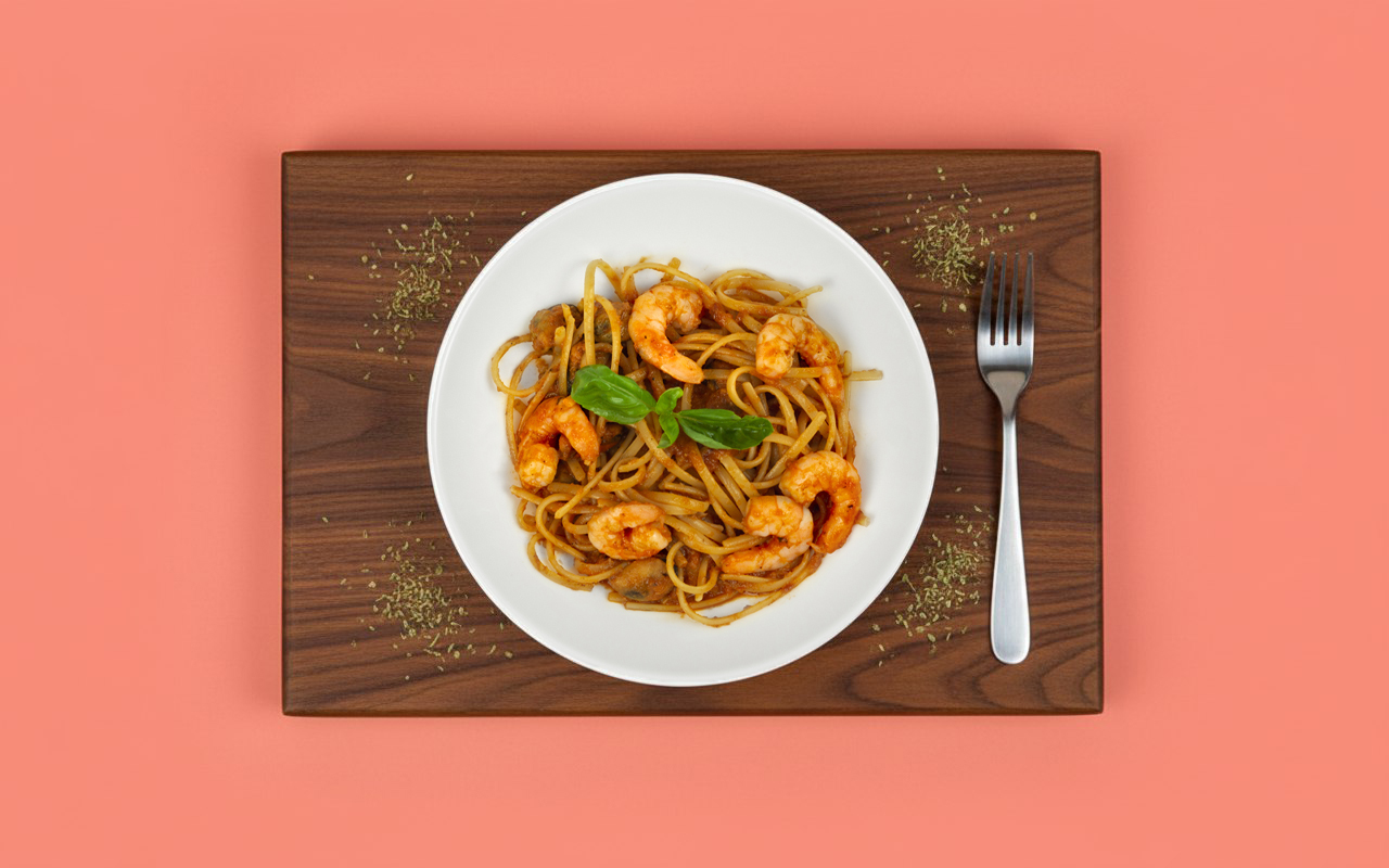 Паста с морепродуктами в томатном соусе